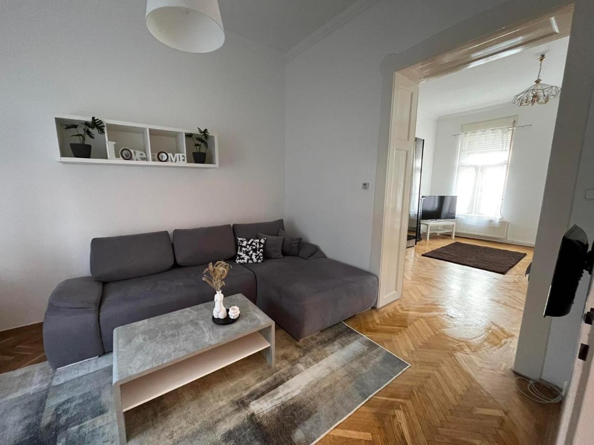 Szeged Apartman Ngoại thất bức ảnh